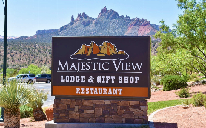 Majestic View Lodge - voorkant