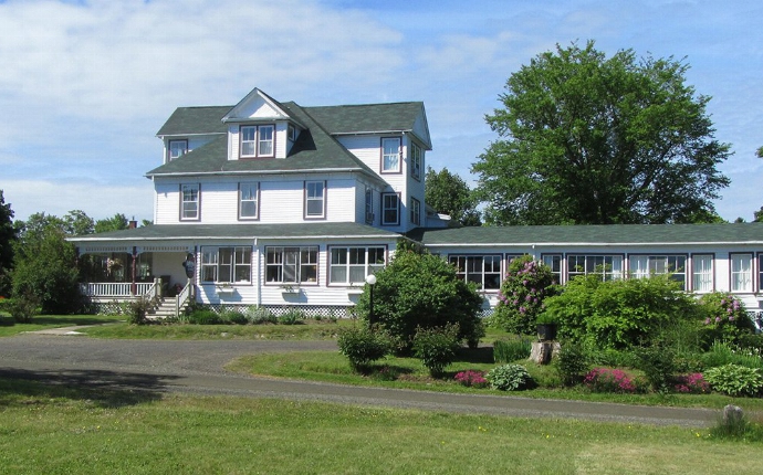 The Harbourview Inn - voorkant
